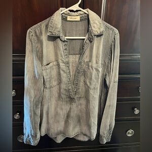 Bella Dahl V Neck Two Pocket Denim Shirt - Gray -‎ Medium